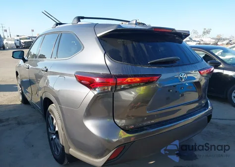 2020 Toyota Highlander Xle z USA, uszkodzony, nr VIN 5TDHZRAH2LS505752